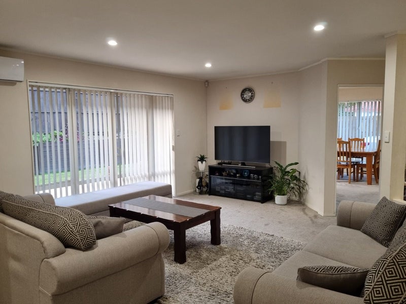 4 Piper Place, Goodwood Heights, Auckland - Carousel 2