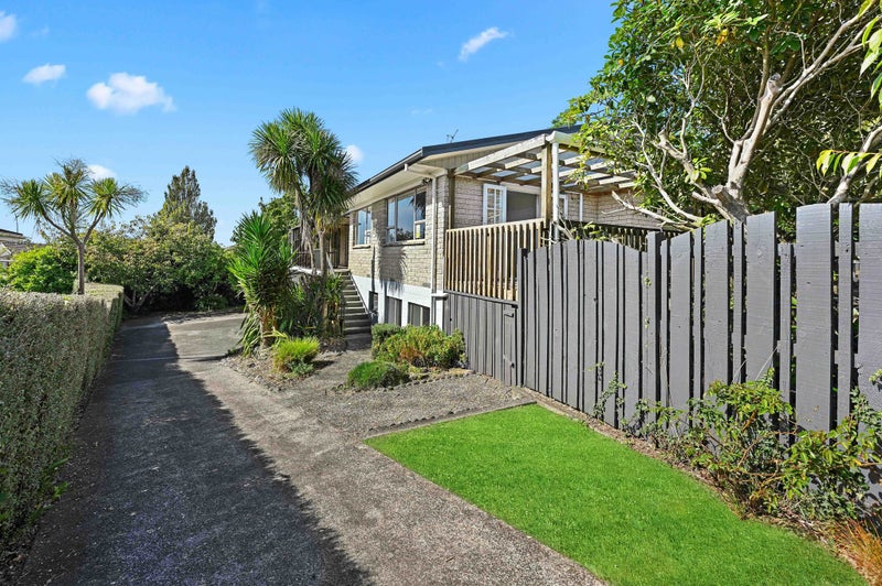 63 MacDonald Road, Glenview, Hamilton - Carousel 1