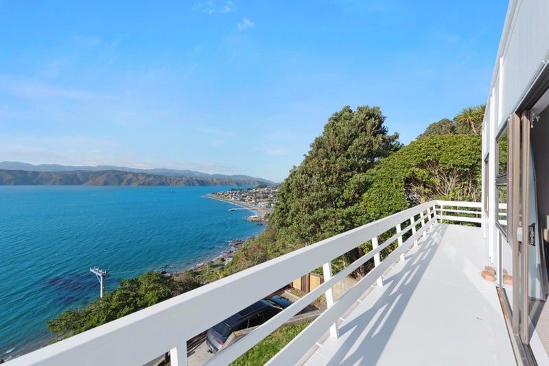 8 Khyber Road, Seatoun, Wellington - Carousel 1