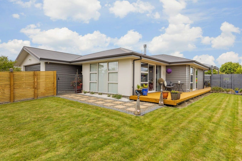 11 Monaco Grove, Fitzherbert, Palmerston North - Carousel 1