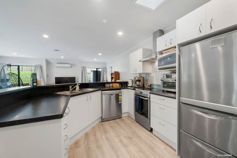 1/12 NORTHCROSS DR, Oteha, Auckland - Carousel 2