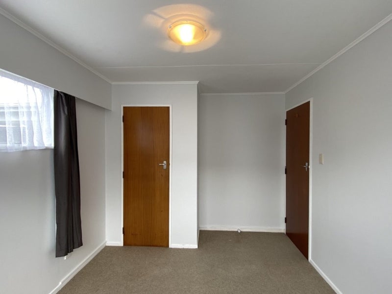 4 Hillview Crescent, Paparangi, Wellington - Carousel 11