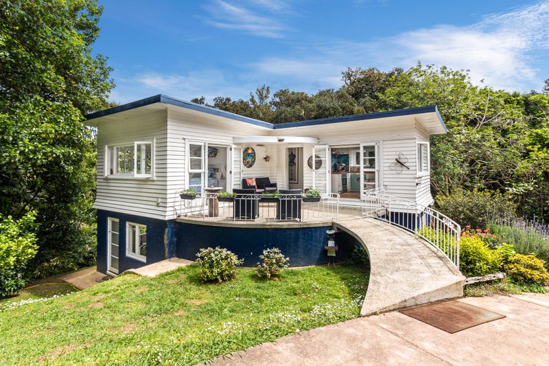 10 O'Brien Road, Omiha, Waiheke Island - Carousel 1