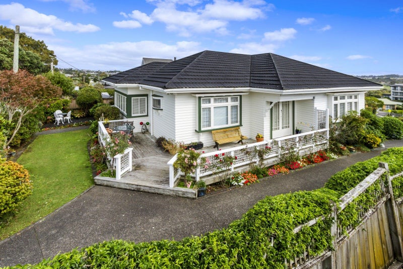 904A East Coast Road, Northcross, Auckland - Carousel 1
