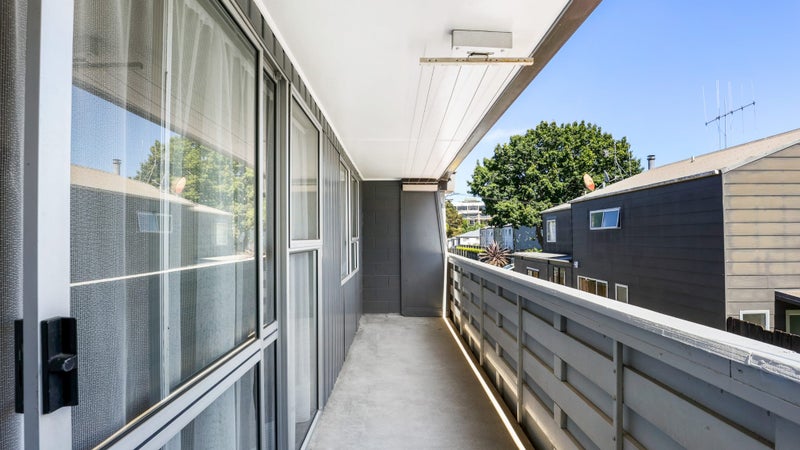 6/6 Opoia Road, Hamilton East, Hamilton - Carousel 2