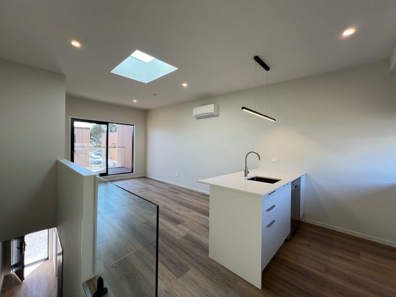 8/92 Cambridge Terrace, Waterloo, Lower Hutt - Carousel 1