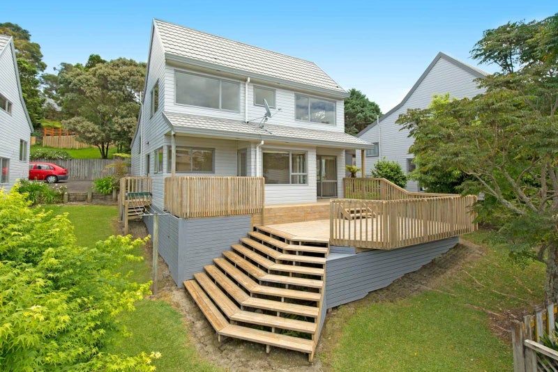 2 Logan Lane, Stanmore Bay, Whangaparaoa - Carousel 2