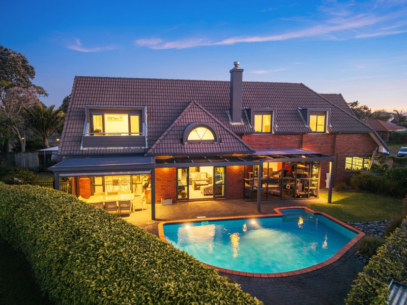 28 Connemara Court, West Harbour, Auckland - Carousel 1