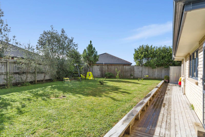 7 Bradnor Meadows Drive, Swanson, Auckland - Carousel 1