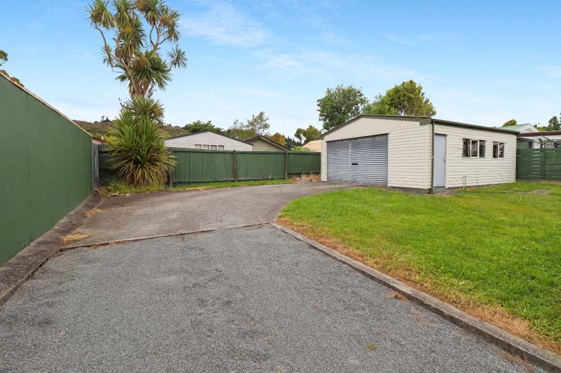 12 Blueberry Grove, Timberlea, Upper Hutt - Carousel 2