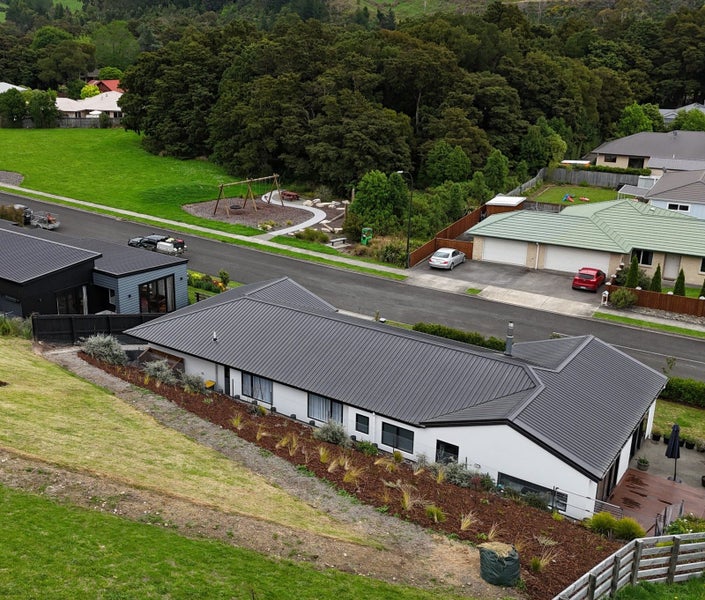 24 Genia Drive, Wakefield, Wakefield - Carousel 27