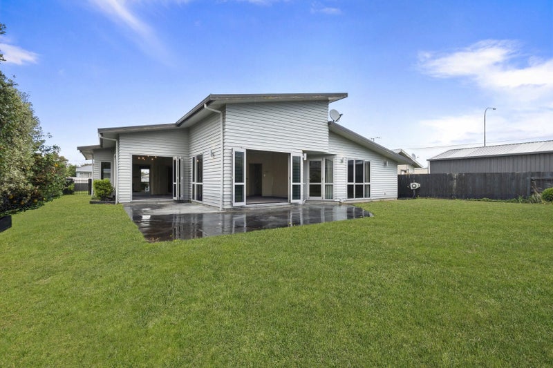 3 Peppertree Glade, Kelvin Grove, Palmerston North - Carousel 12