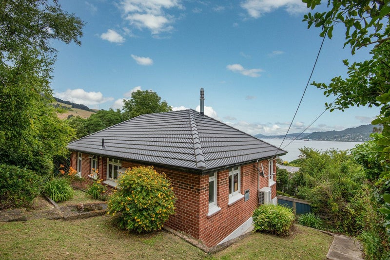 30 Wharfdale Street, Macandrew Bay, Dunedin - Carousel 1