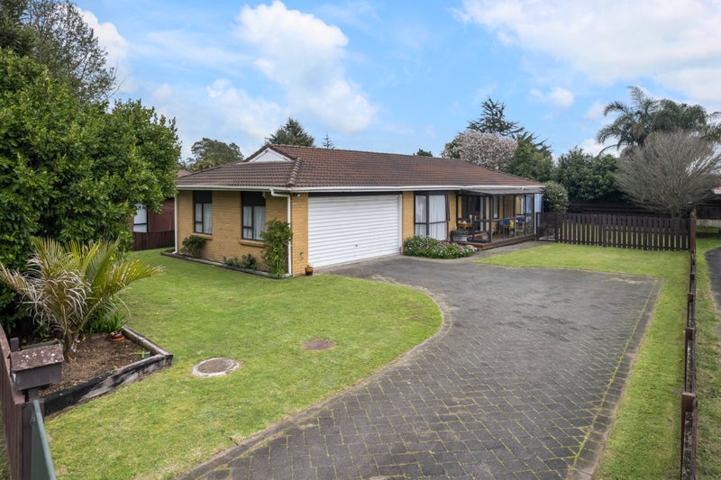 12 Ross Martin Court, Conifer Grove, Takanini - Carousel 1