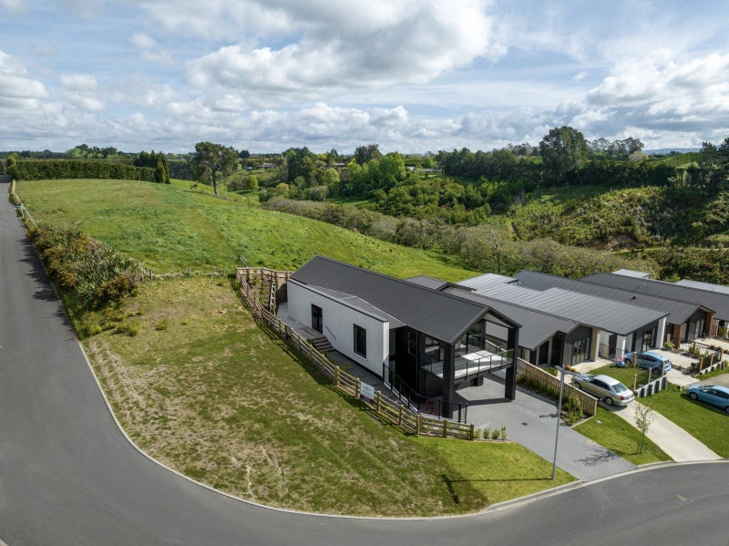 1 Huria Vista, Pyes Pa, Tauranga - Carousel 21