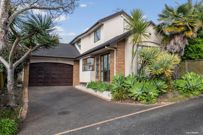 1/9 Leicester Parade, Somerville, Manukau - Carousel 1