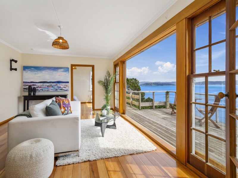 51 Ferry Road, Days Bay, Lower Hutt - Carousel 2
