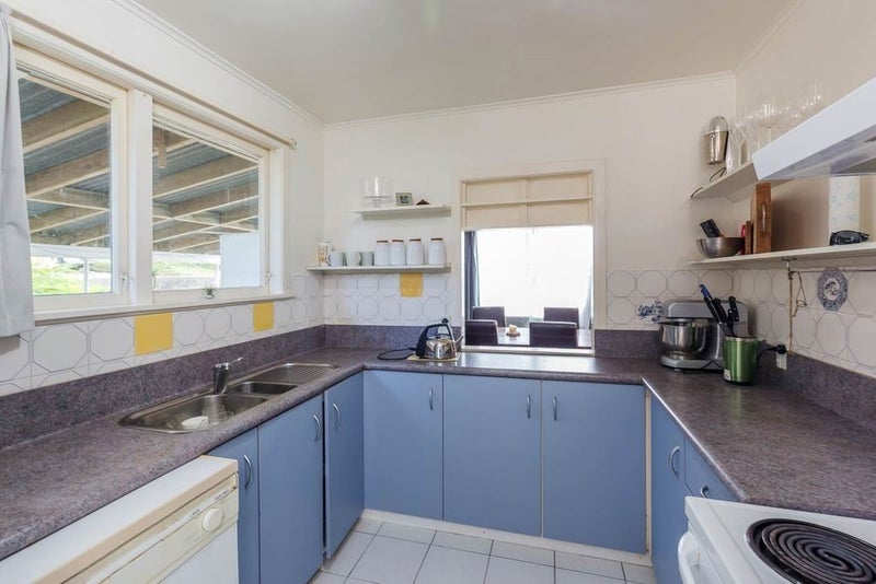 24 Madison Place, Forrest Hill, Auckland - Carousel 2