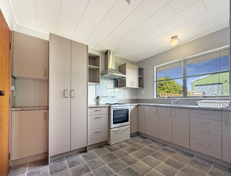 810 Queen Street West, Saint Leonards, Hastings - Carousel 2