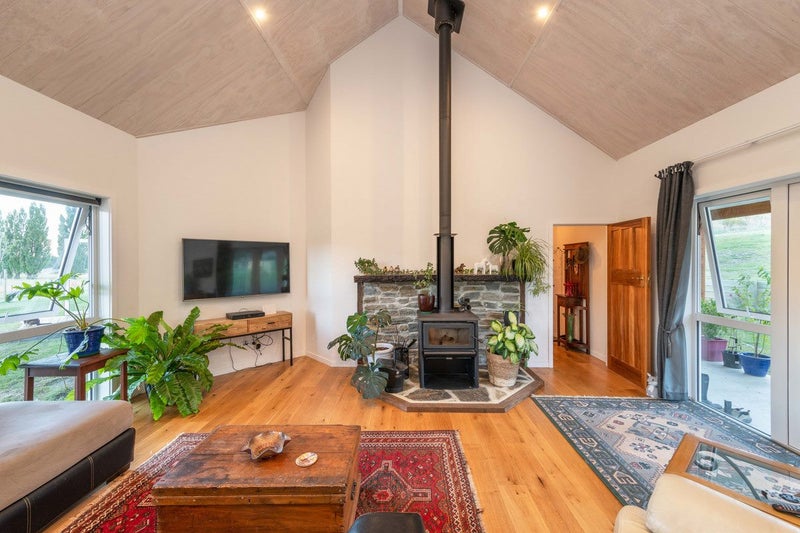 40 Fay Lane, Queensberry - Carousel 19