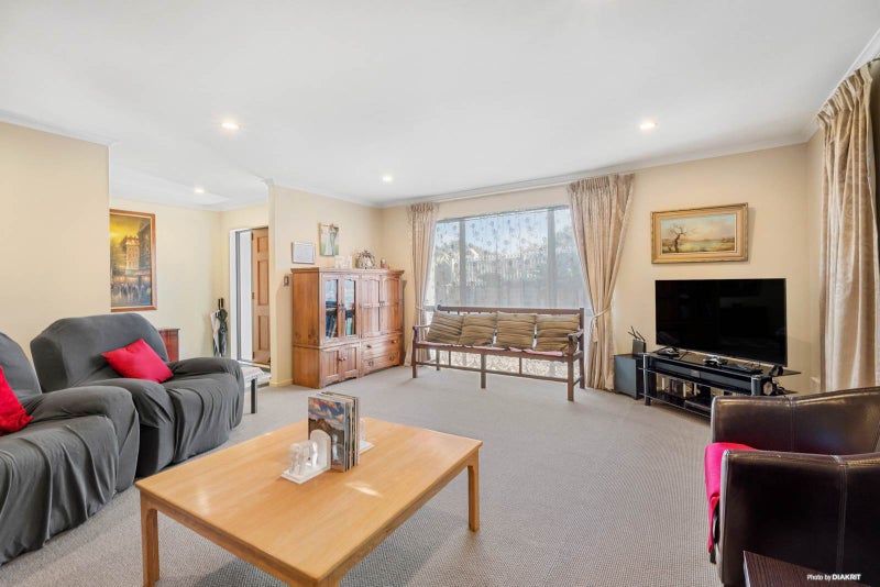 17 Quail Drive, Albany Heights, Auckland - Carousel 2