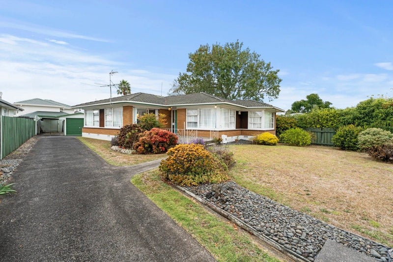 21 Hedge Row, Sunnyhills, Auckland - Carousel 1