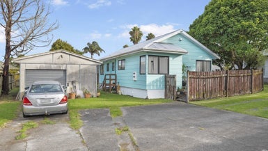 1/7 Rewarewa Road, Te Atatu Peninsula, Auckland - Carousel 1