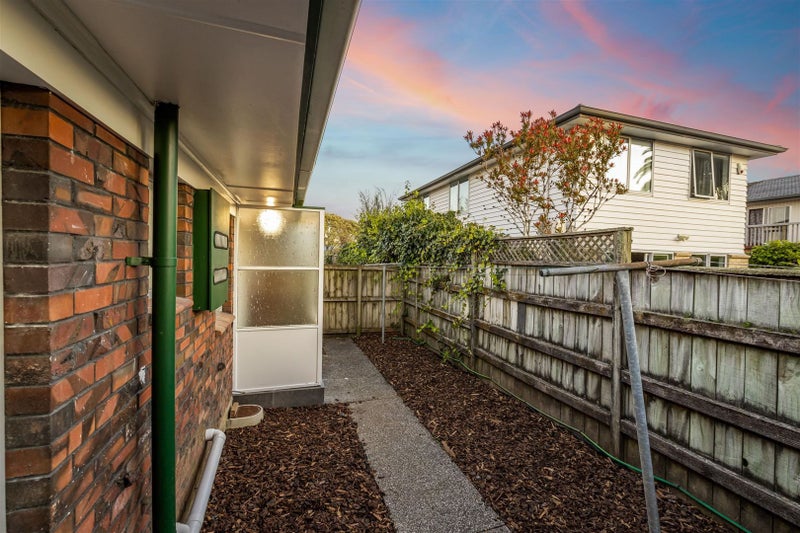 1/96 Titirangi Road, New Lynn, Auckland - Carousel 2