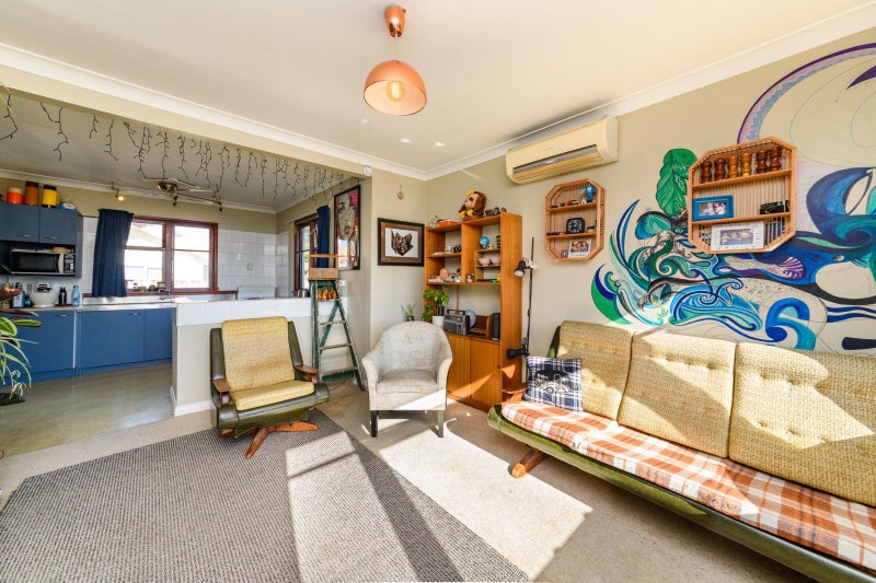 8 Rewa Street, Takaro, Palmerston North - Carousel 2