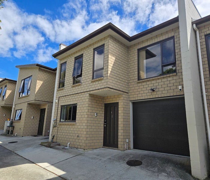 14D Elliot Street, Howick, Auckland - Carousel 1