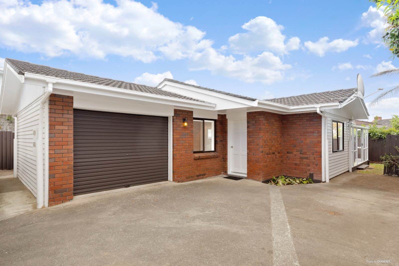 2/15 Wicklow Road, Narrow Neck, Auckland - Carousel 1