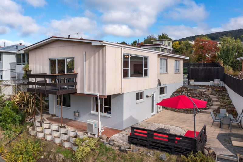 16 Pioneer Crescent, Helensburgh, Dunedin - Carousel 1