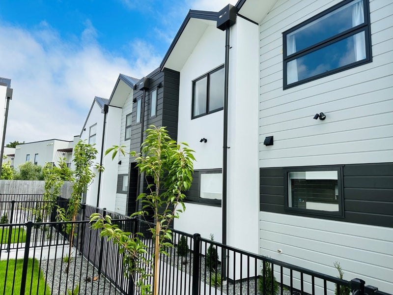 14/15 Bunyan Street, Waltham, Christchurch - Carousel 1