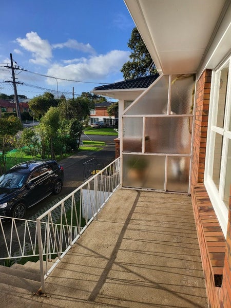 37A Lake Pupuke Drive, Takapuna, Auckland - Carousel 1