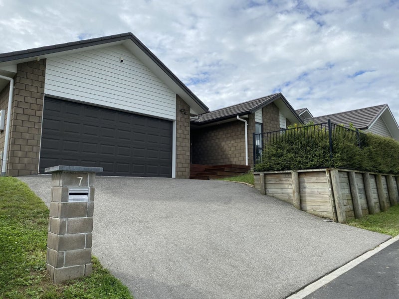 7 Lavender Way, Huntington, Hamilton - Carousel 1