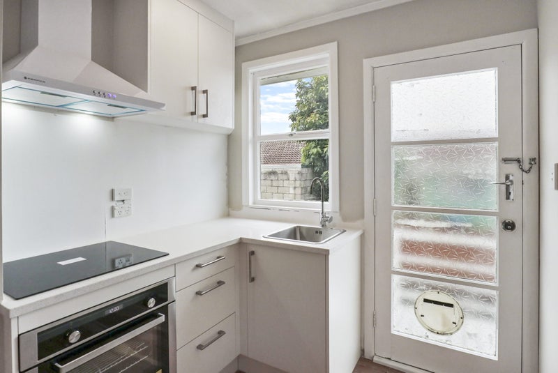 4/33 Kitchener RD, Sandringham, Auckland - Carousel 1