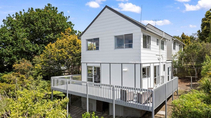 2/104 Arran Road, Browns Bay, Auckland - Carousel 1