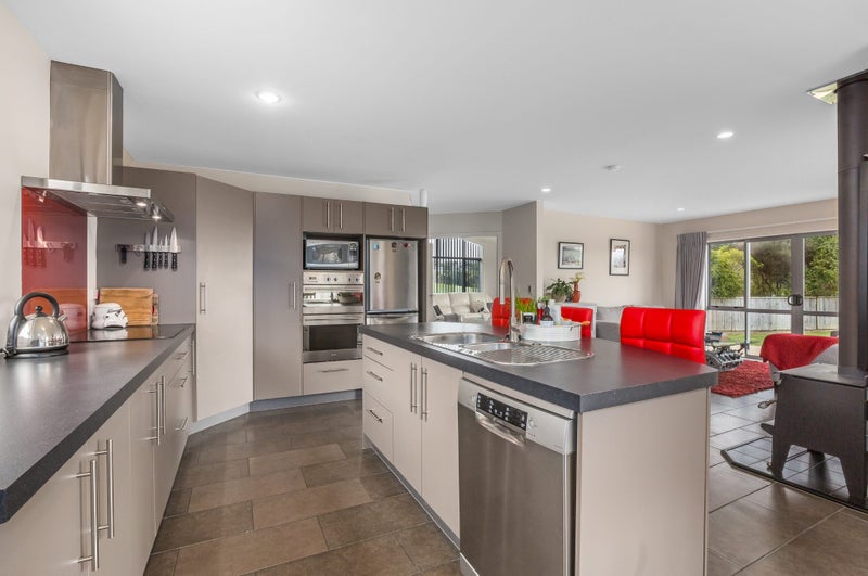 5 Abbey Way, Whitby, Porirua - Carousel 2