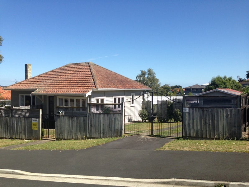 13 Ridout Street, Maeroa, Hamilton - Carousel 1