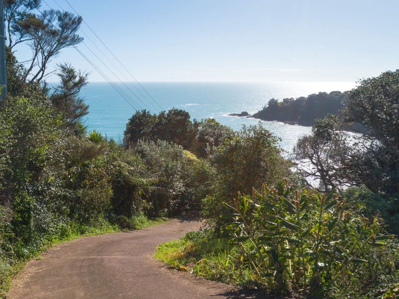 53 Queens Drive, Oneroa, Waiheke Island - Carousel 2
