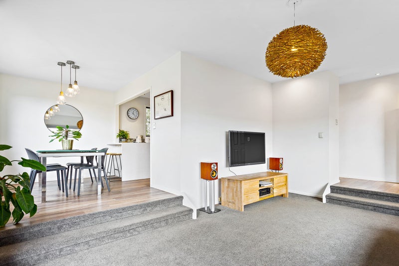 30 Pokapu Street, Titirangi, Auckland - Carousel 2