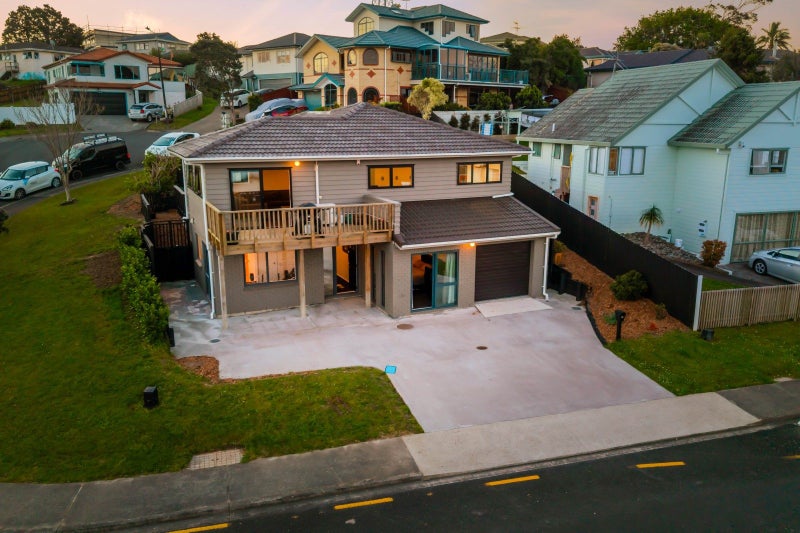 50 Garton Drive, Massey, Auckland - Carousel 1