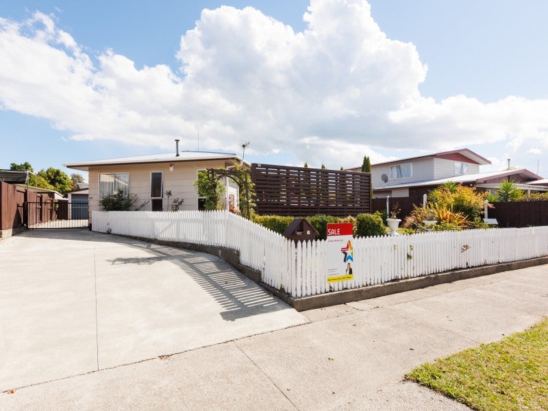 10 Hillcrest Drive, Kelvin Grove, Palmerston North - Carousel 21