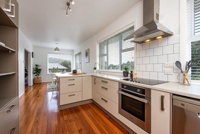 40 Tawa Terrace, Tawa, Wellington - Carousel 1