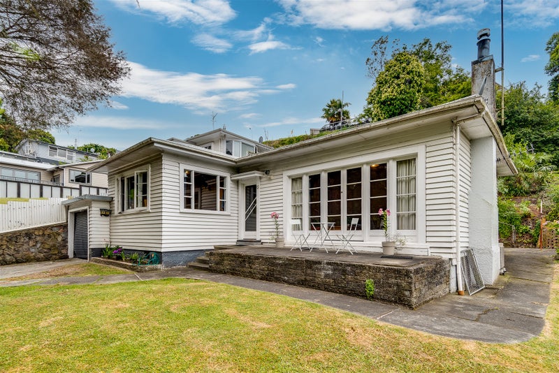 45 Chaucer Road South, Hospital Hill, Napier - Carousel 1