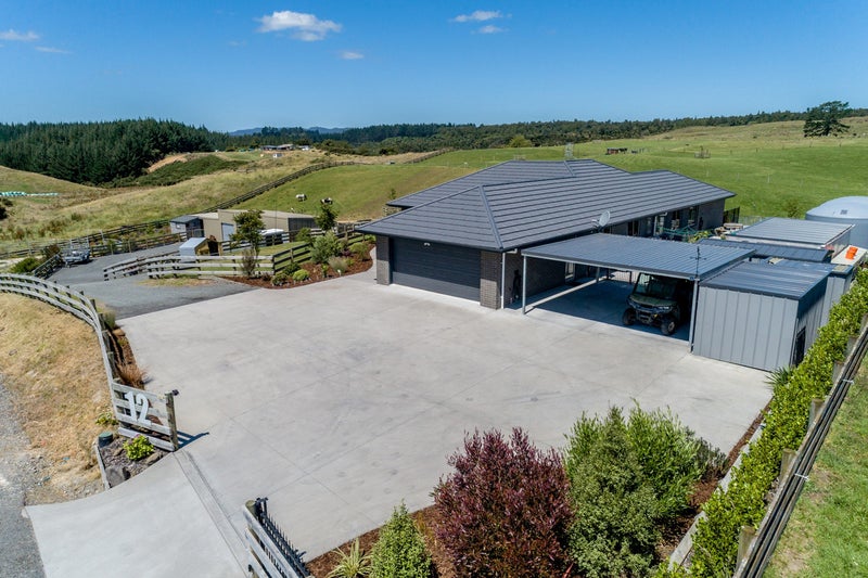 12 Betty May Drive, Pyes Pa, Tauranga - Carousel 2