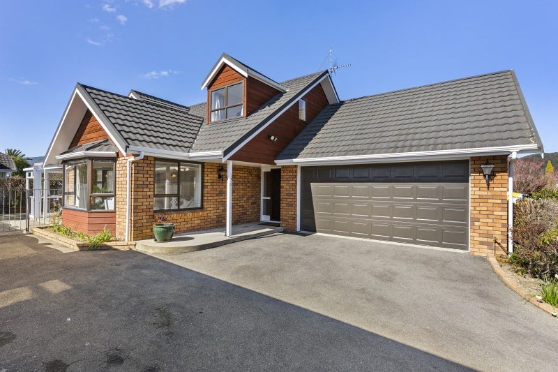 3 Comeskey Grove, Elderslea, Upper Hutt - Carousel 1