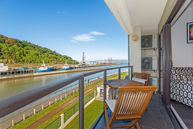 307/2 Reads QUAY, Giborne, Gisborne - Carousel 1