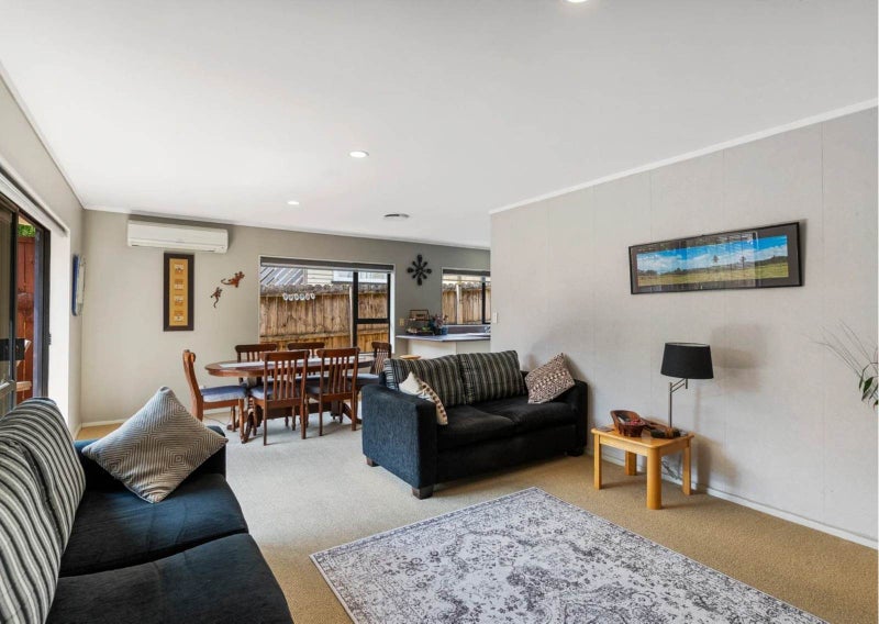 1/13 McInnes Road, Weymouth, Auckland - Carousel 1