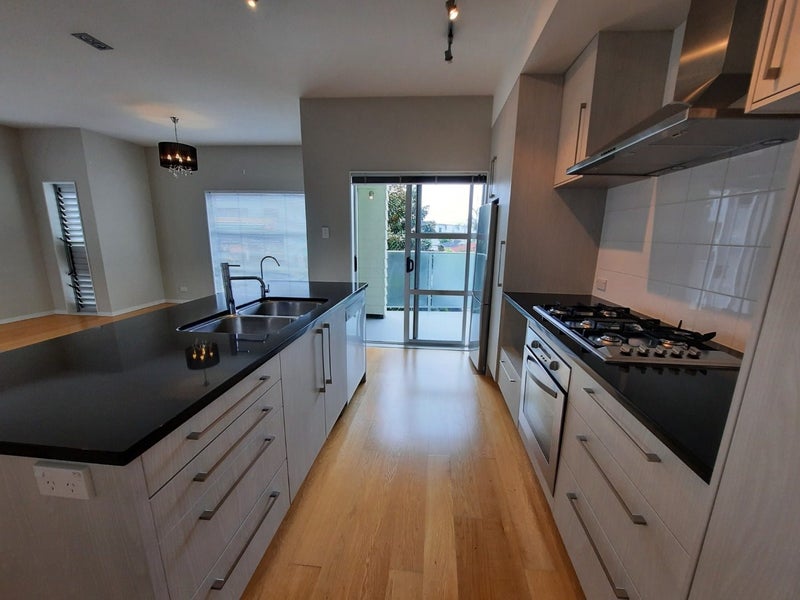 827 Manukau Road, Royal Oak, Auckland - Carousel 2